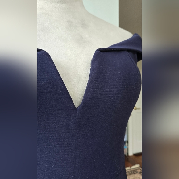 Xscape Navy sheath long dress #1591x off the shoulder structured V-neck sz 6 - Picture 3 of 14